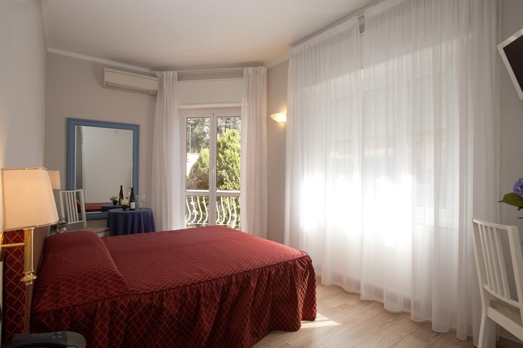 Hotel Il Gatto Rapallo Bagian luar foto